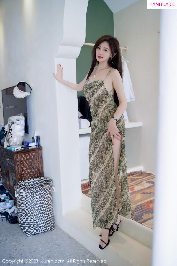 周妍希 奶瓶土肥圆 [XiuRen]高清写真图 2023.09.05 No.7339 Carol周妍希 长裙美臀第2张图片
